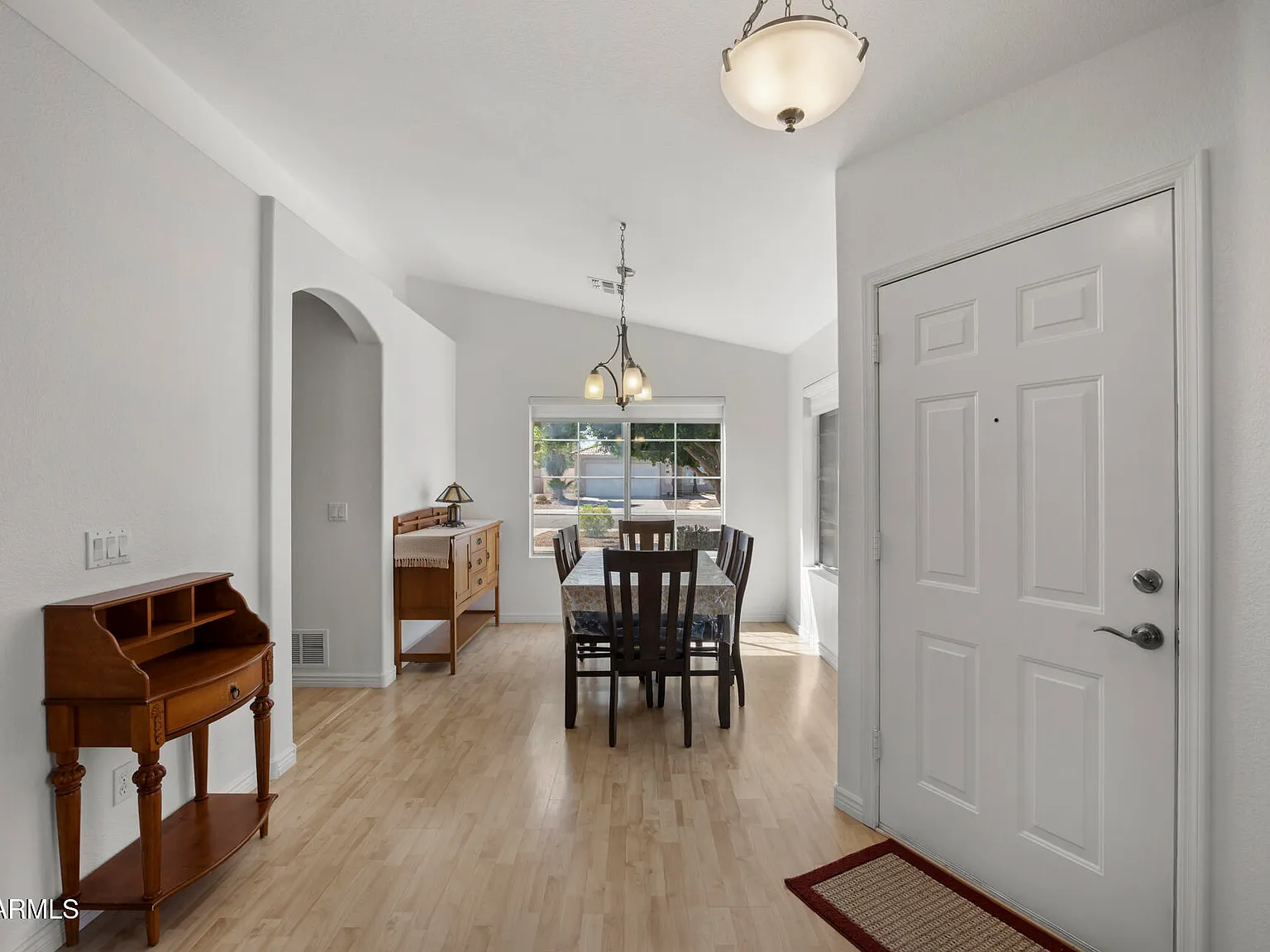 3 bed, 2.0 bath, 1279 sqft, $2,300 — Photo 4