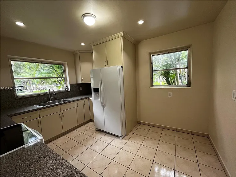 3351 SW 18th St — Photo 2