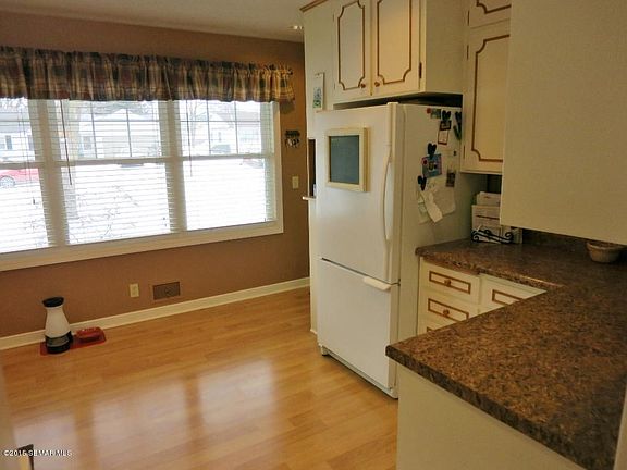 4th image of 1041 10th Ave NE