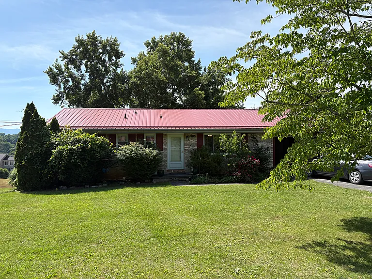 1406 Valley View Dr — Photo 1