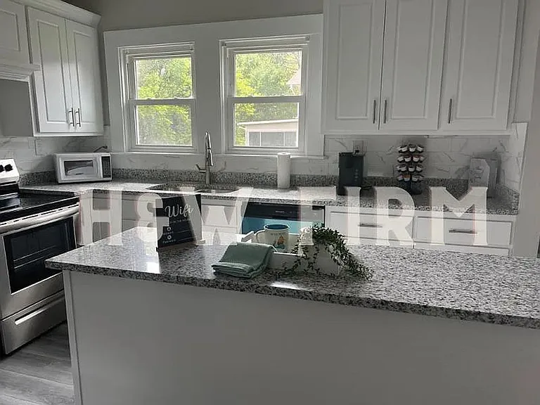 404 Formosa Ave — Photo 18