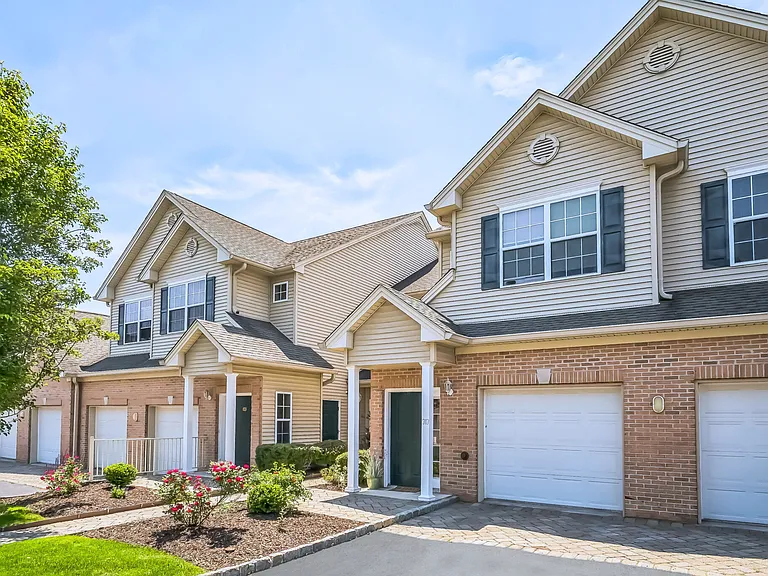 RiverBend at Wappingers Falls Apartments — Photo 11