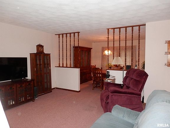 2nd image of 1061 Woodbine Cir E
