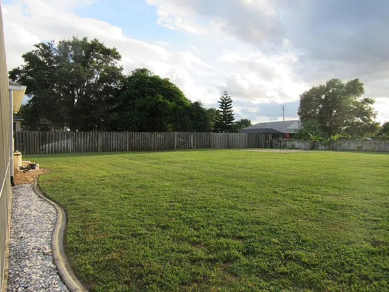 1804 Abbeyridge Dr — Photo 4