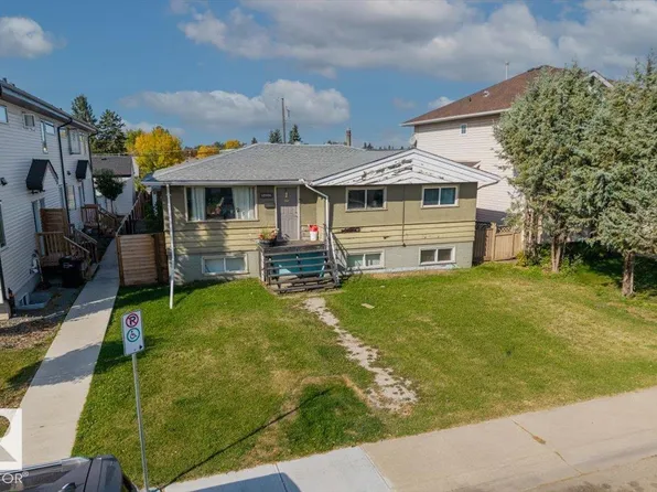 10304 162nd St NW, Edmonton, AB T5P 3M2