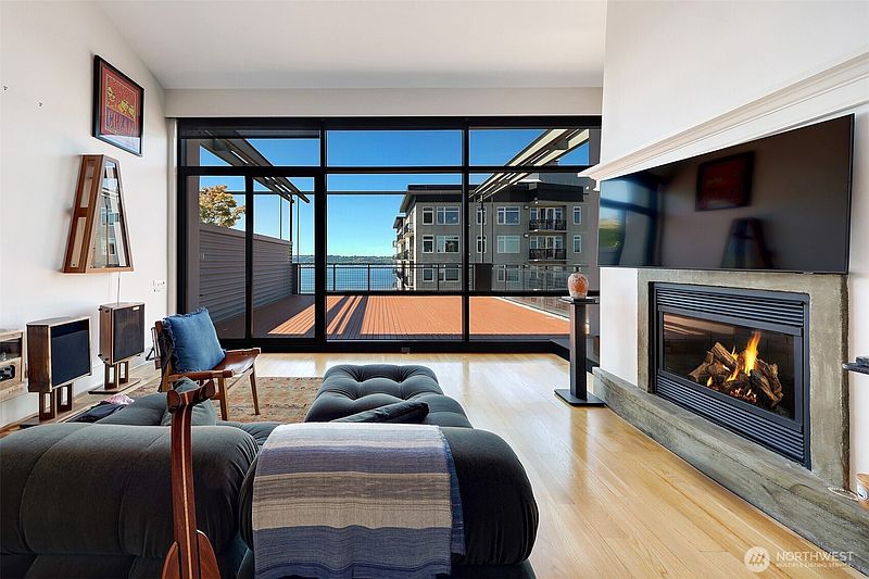 5th image of 80 Vine Street #703