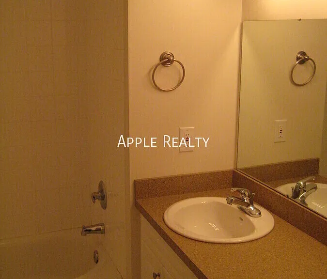 1700 W Markham Ave — Photo 7