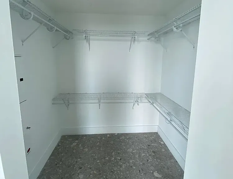 185 SW 7th St #1500 — Photo 7