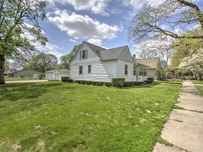 330 E Locust St, Moweaqua, IL, 62550