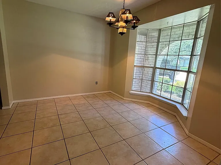 5319 Lincoln Town Dr — Photo 9