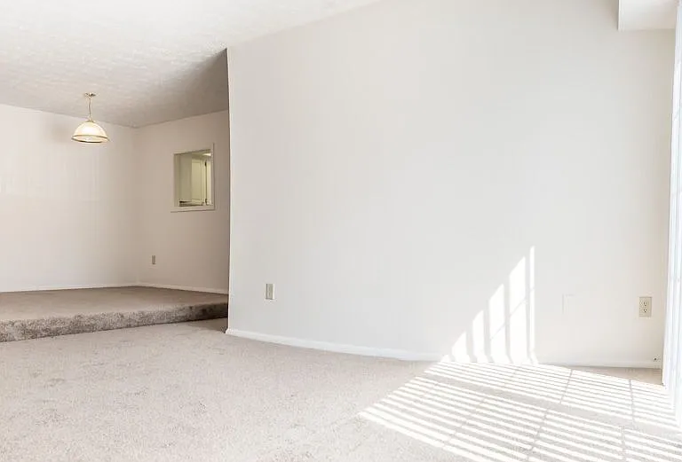 Windsor Gardens Apartments — Photo 54