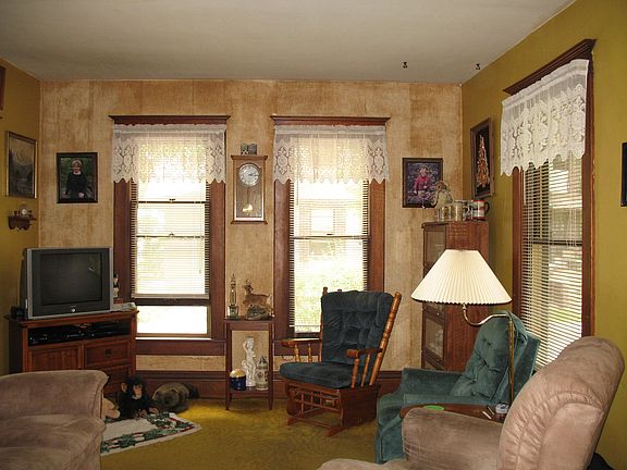 3rd image of 626 E State St