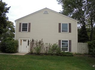 10 Silver Tree Cir, Cary, IL 60013