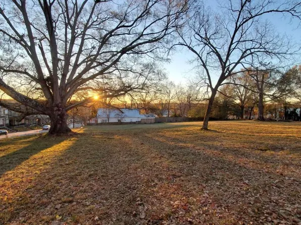 5807 Gainesville St, Flowery Branch, GA 30542