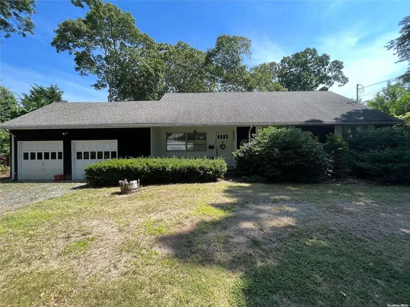 185 Sunrise Avenue, Sayville, NY 11782