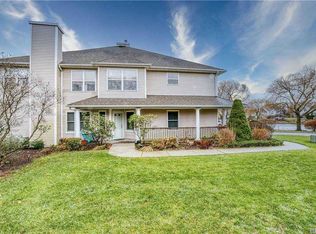 3206 Willow Pond Dr, Riverhead, NY 11901