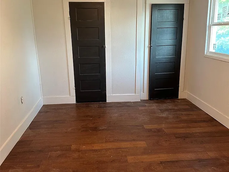405 E College St — Photo 19