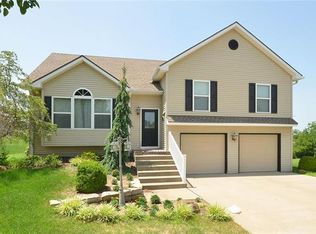 13040 NW Oakview Dr, Platte City, MO 64079