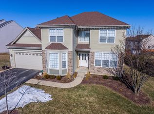 207 Oxford Ave, Sugar Grove, IL 60554