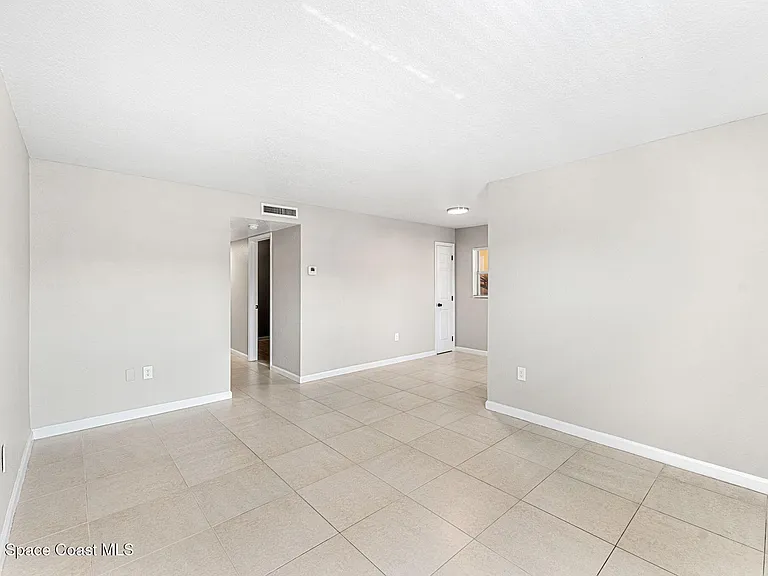 130 Roosevelt Ave #204 — Photo 8