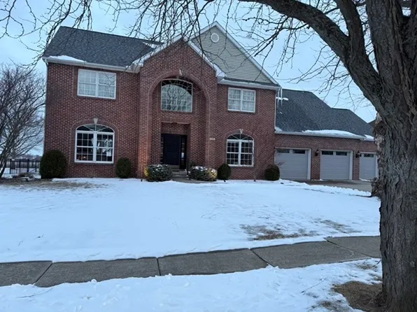 18 Knollbrook Ct, Bloomington, IL 61705