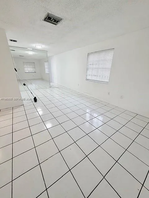 2 bed, 1150 sqft, $2,400 — Photo 2