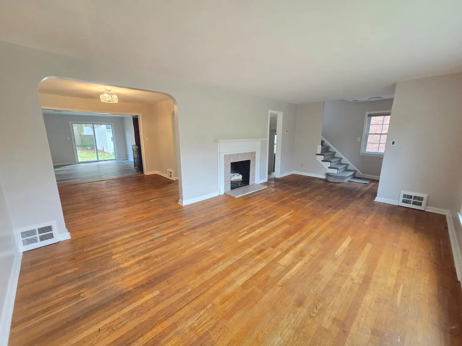 3 bed, 1894 sqft, $1,950 — Photo 2