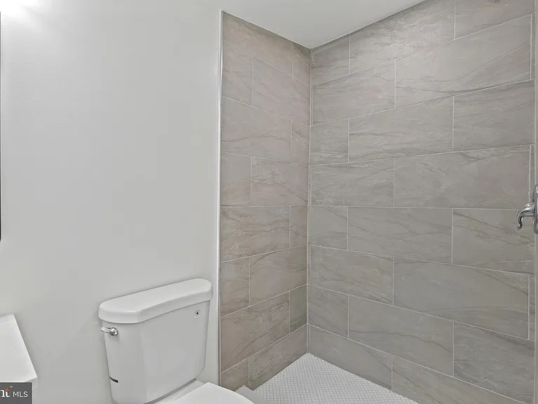 458 E Federal St — Photo 23