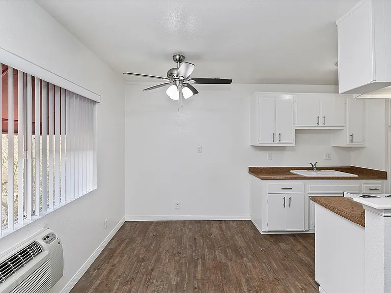 16229 Woodruff — Photo 22