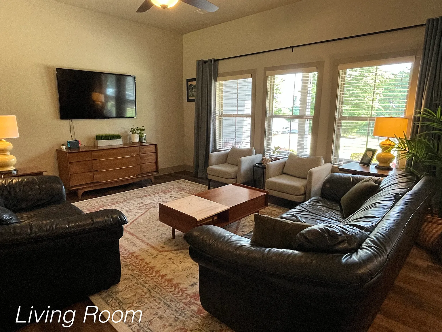 3 bed, 1800 sqft, $3,000 — Photo 2