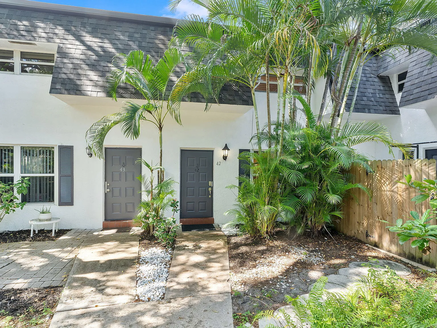 3 bed, 3.0 bath, 1428 sqft, $3,200 — Photo 1