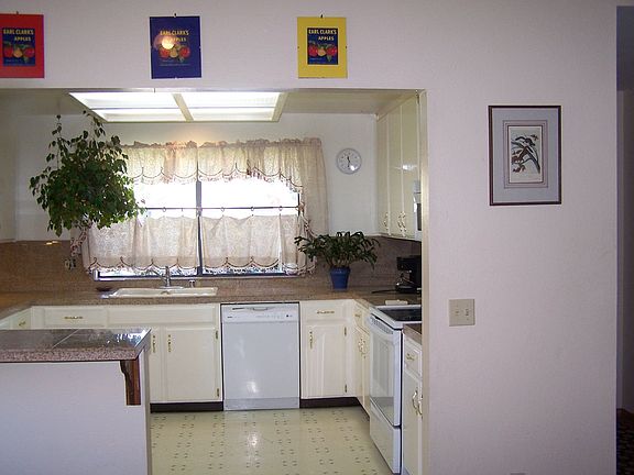 New kitchen app. & counters