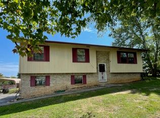 1608 Rolling Hills Dr, Dandridge, TN 37725