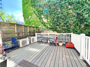 402 W 22nd St #1R, New York, NY 10011