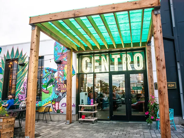 Walking distance to Quincy Street with great restaurants like Centro, Binas and Vivir.
