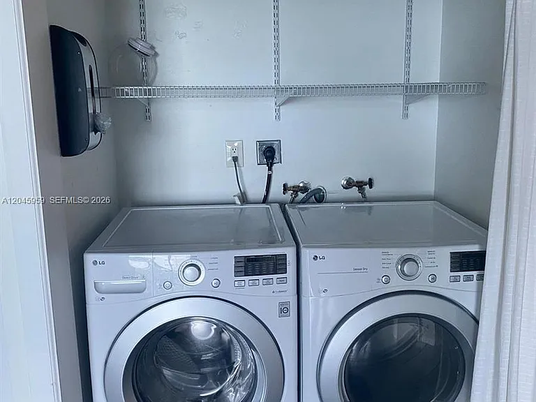 10 SW South River Dr #1708 — Photo 9