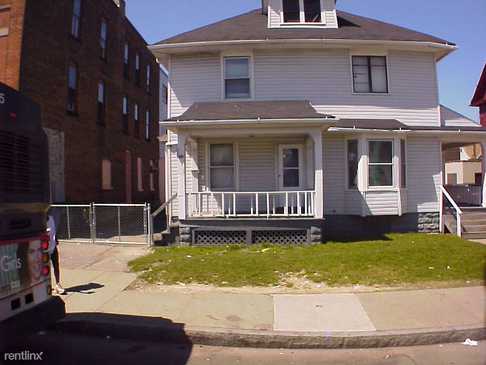 North Goodman 563 - Front