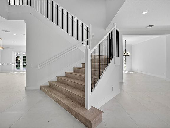 3rd image of 1781 Harbor Pointe Cir