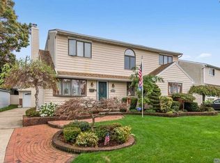 791 Woodside Dr, Wantagh, NY 11793