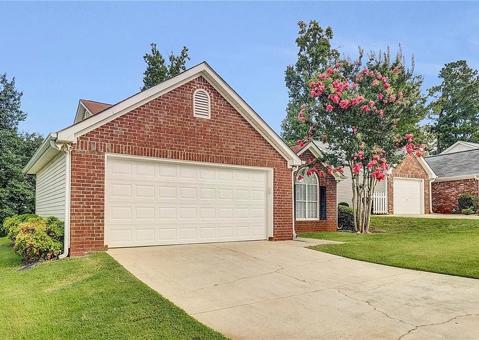 1st image of 97 Green Tree Dr