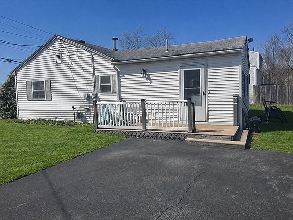 3rd image of 936 Centre St