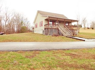 111 Tara View Ln, Jacksboro, TN 37757