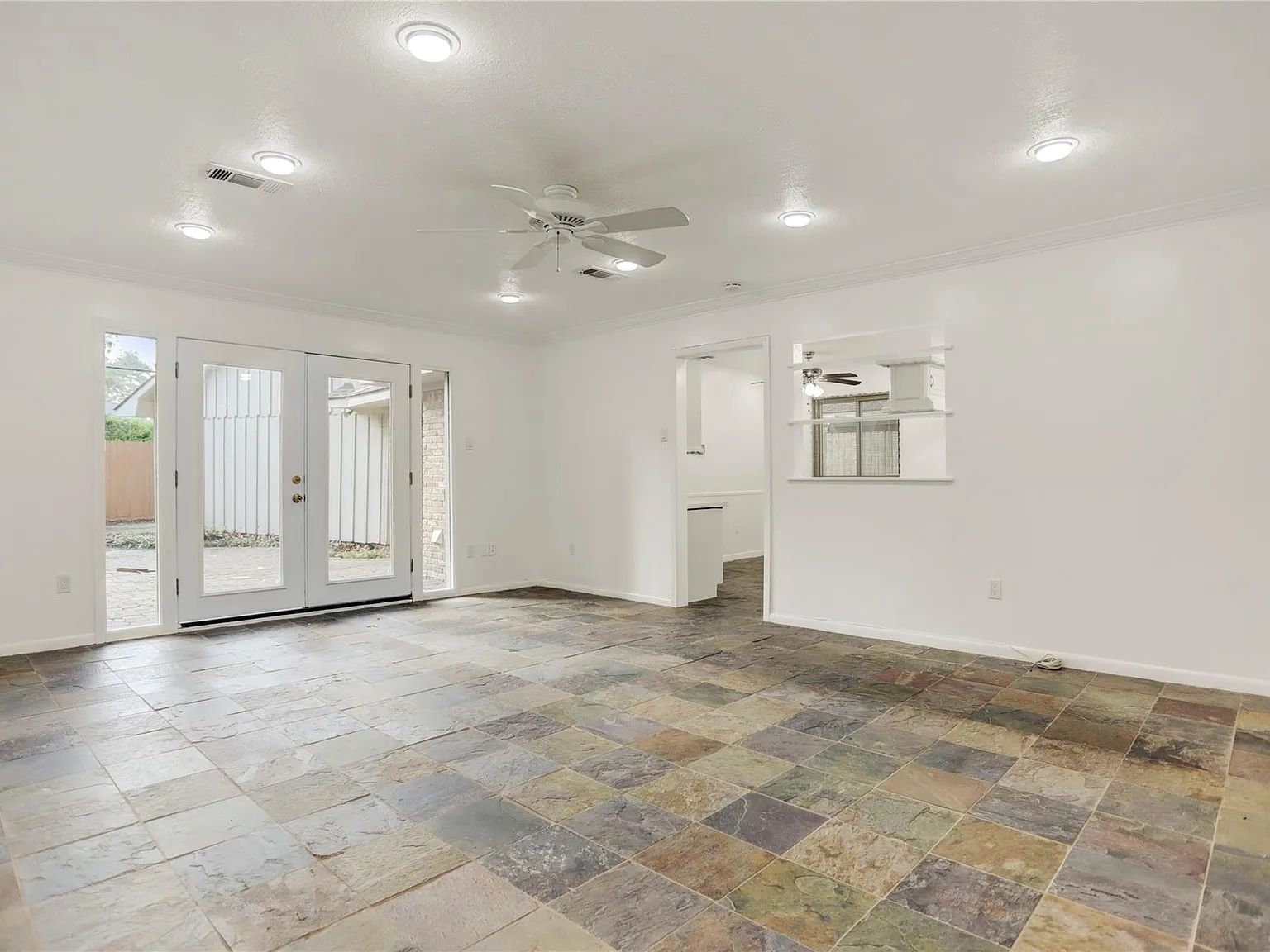 3 bed, 2.0 bath, 2085 sqft, $2,895 — Photo 3
