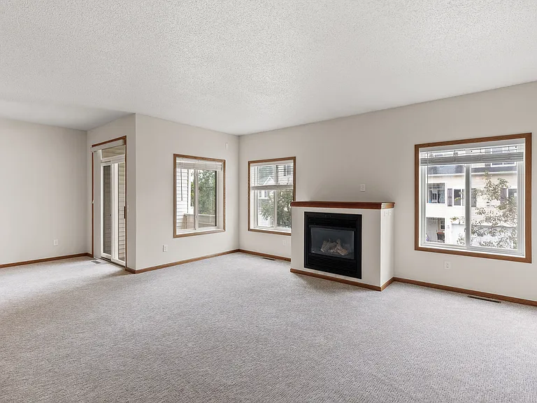 6860 Meadow Grass Ln S — Photo 15