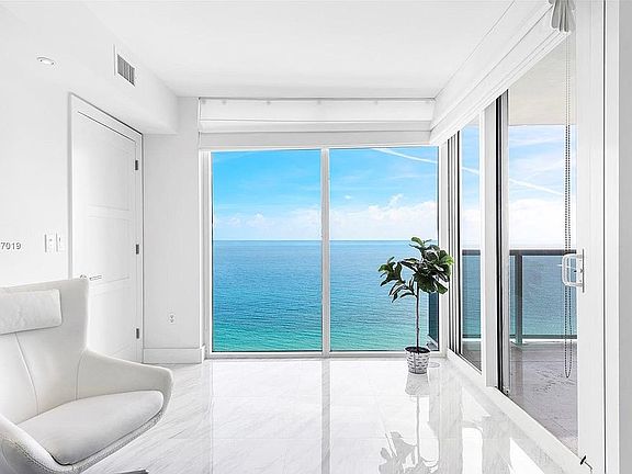 3rd image of 19111 Collins Ave APT 2506