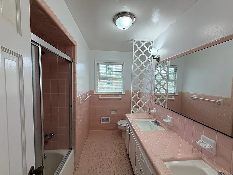 1002 W Alden Ave — Photo 8
