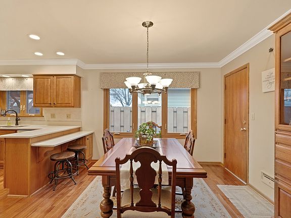 5th image of 476 E 164th Pl