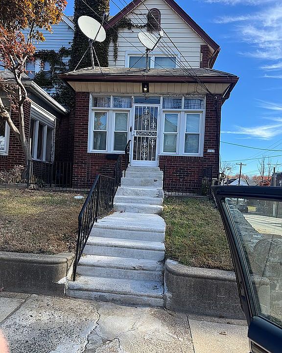 1st image of 1059 Serrill Ave