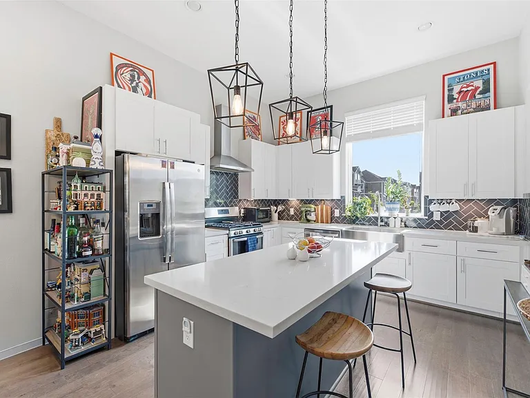1116 W 15th 1/2 St #C — Photo 13