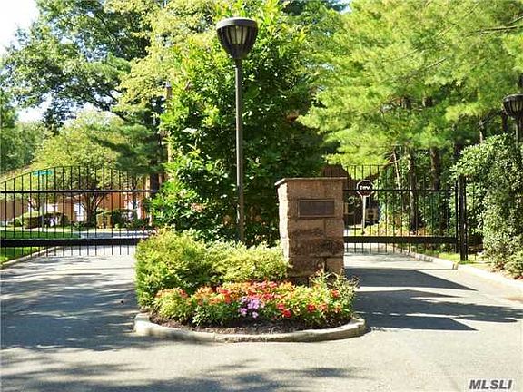 2nd image of 22 Kristin Ln